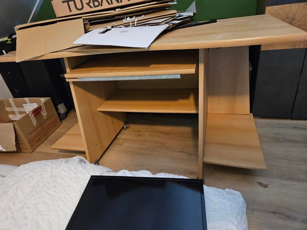 Gratis!! Afhalen -  bureau, Ophalen of Verzenden, Met wielen, Gebruikt, Bureau