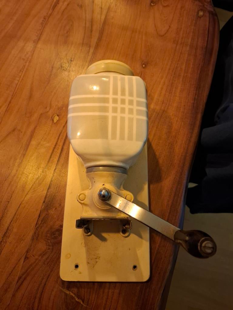 Vintage Pe De Wandkoffiemolen - Zonder Opvangbakje, Antiek en Kunst, Antiek | Keukenbenodigdheden, Ophalen of Verzenden