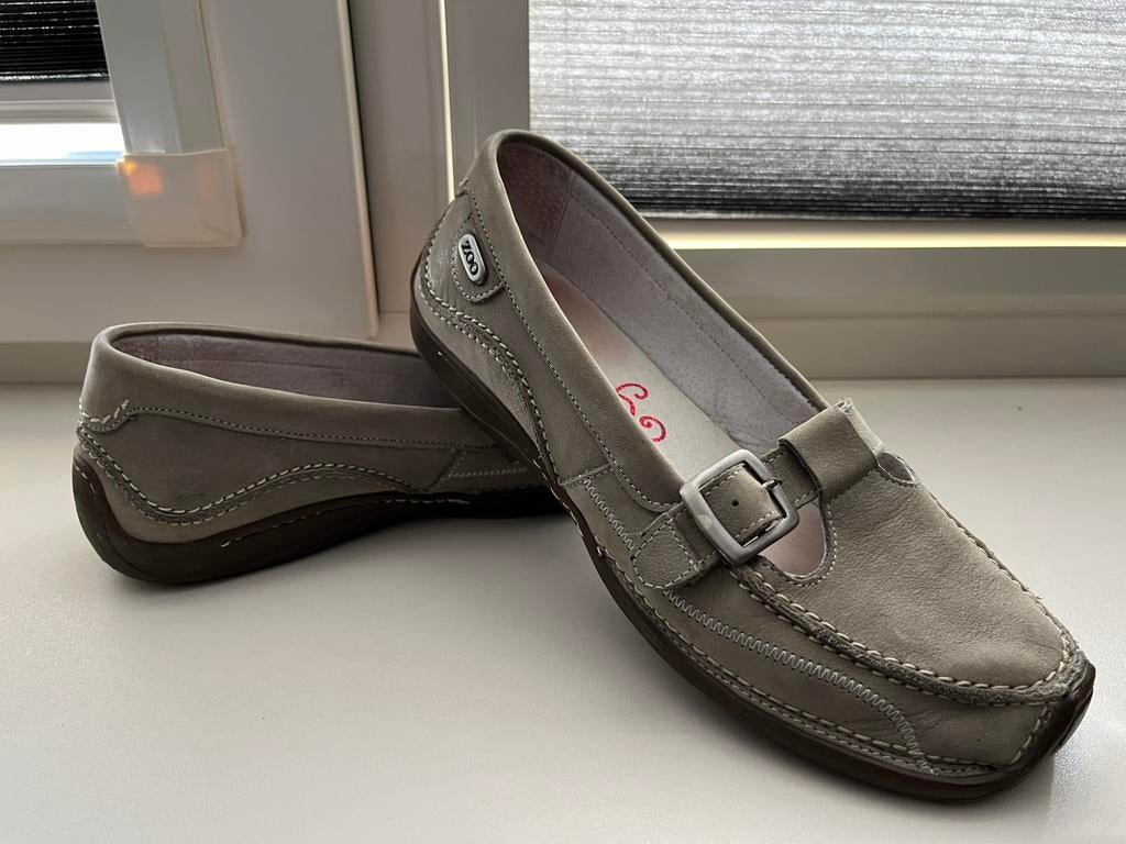 Mooie nubuck leren Taupe kleur Zoo instappers schoenen mt 37, Overige kleuren, Instappers, Ophalen of Verzenden, Zo goed als nieuw