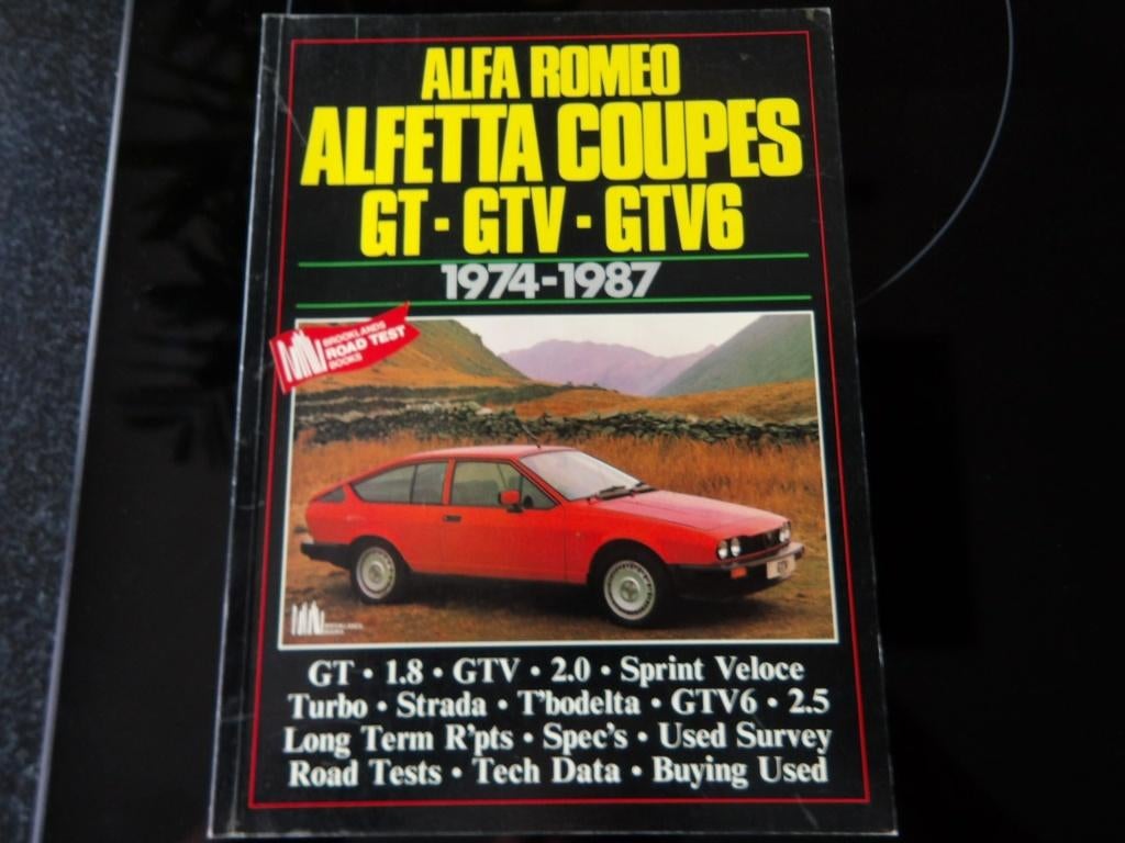 Boek Alfa Romeo Alfetta coupes GT GTV GTV6 1974-1987, Verzenden, Zo goed als nieuw, Alfa Romeo