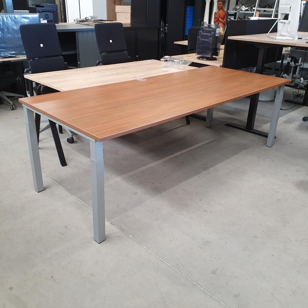 Groot Wini bureau / werkplek - 240x100 cm, Niet ingevuld, Gebruikt, Niet ingevuld, Niet ingevuld