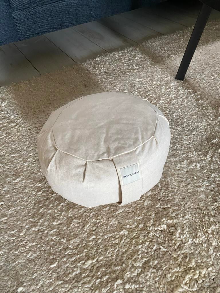 Oysho Sport meditatiekussen / yogakussen, Sport en Fitness, Yoga en Pilates, Ophalen, Zo goed als nieuw, Yoga-accessoire