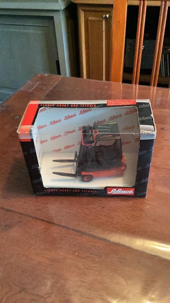 Schuco Linde E16 elektrische vorkheftruck in doos 1:24, Ophalen of Verzenden, Nieuw, Overige typen, Overige merken