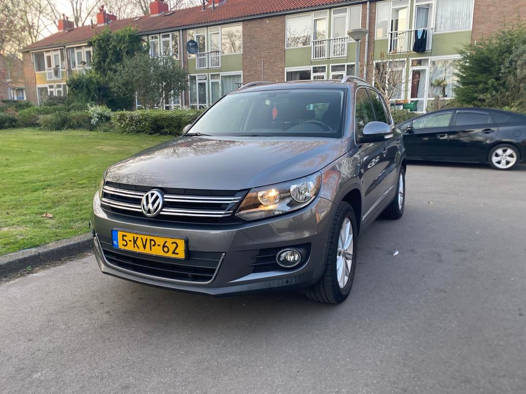 Volkswagen Tiguan 1.4 TSI 90KW BMT 2013 Grijs, Auto's, Volkswagen, Voorwielaandrijving, 15 km/l, 4 cilinders, 122 pk