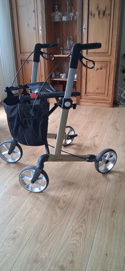 Mooie stevige lichtgewicht Rollator, Diversen, Ophalen of Verzenden, Lichtgewicht