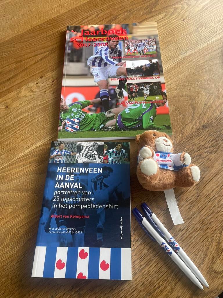 Nog 5 mooie Heerenveen Items/2 Boeken -2 Pennen -Beertje, Ophalen, Gebruikt, Overige binnenlandse clubs, Overige typen
