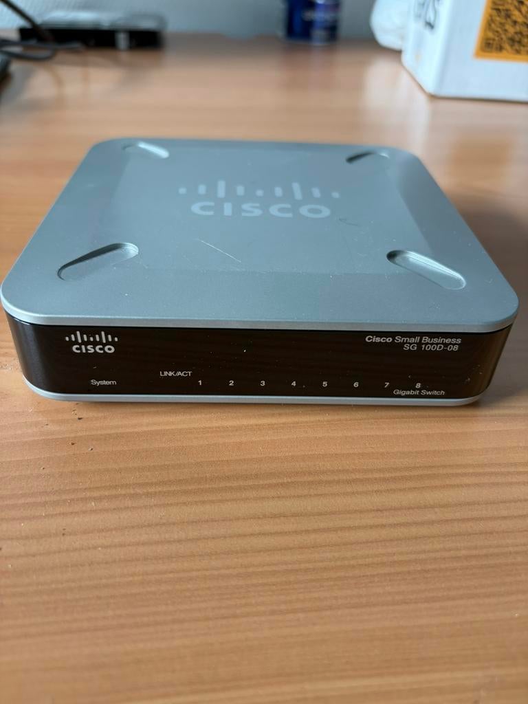 Cisco 8-poort gigabit desktop switch, Computers en Software, Netwerk switches, Gebruikt, Ophalen of Verzenden