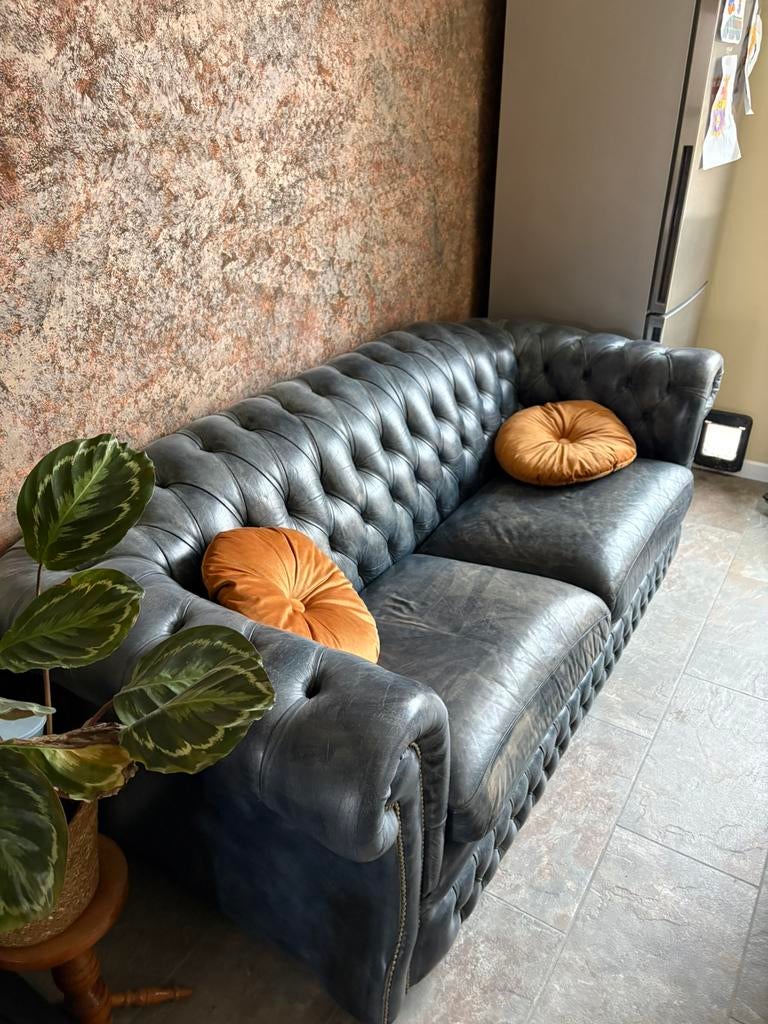 Chesterfield springvale 2,5 zits Blauw/Grijze bank, Huis en Inrichting, Banken | Bankstellen, Ophalen, Gebruikt, Chesterfield