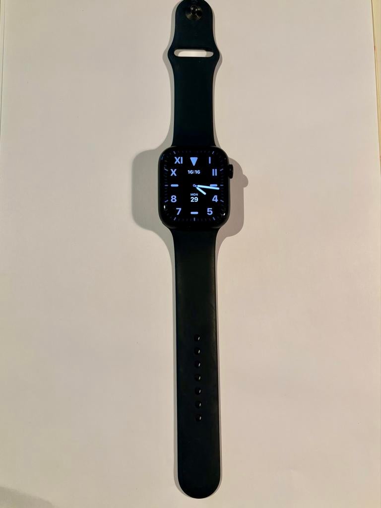 Apple Watch 8 45mm + 3 bandjes + doos | Werkt goed, Sieraden, Tassen en Uiterlijk, Smartwatches, Apple Watch ⌚️, Zwart, IOS, Ophalen of Verzenden
