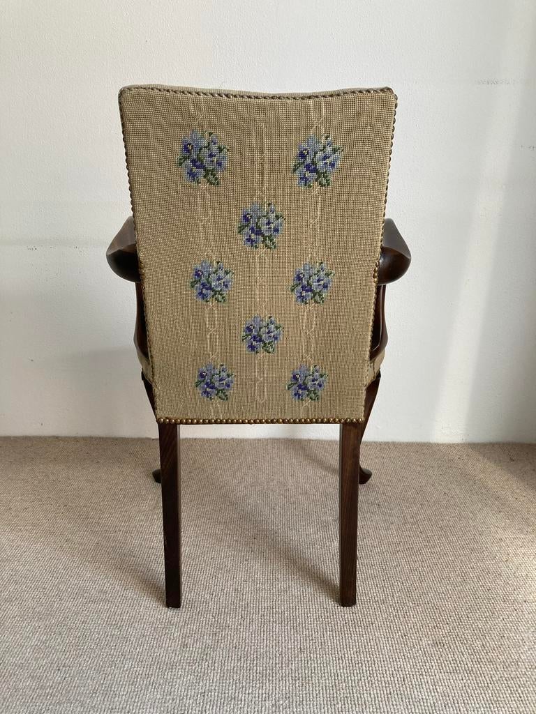 Antiek Artifort stoeltje met geborduurd patroon, Ophalen