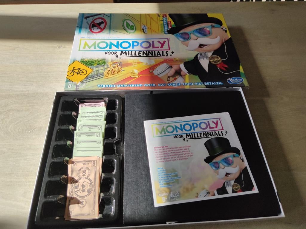 Monopoly voor Millennials - Zo goed als nieuw, Vijf spelers of meer, Ophalen of Verzenden, Zo goed als nieuw, Hasbro European Services, 4 The Square, Stockley Park, Uxbridge, Middlesex, UB11 1ET, UK