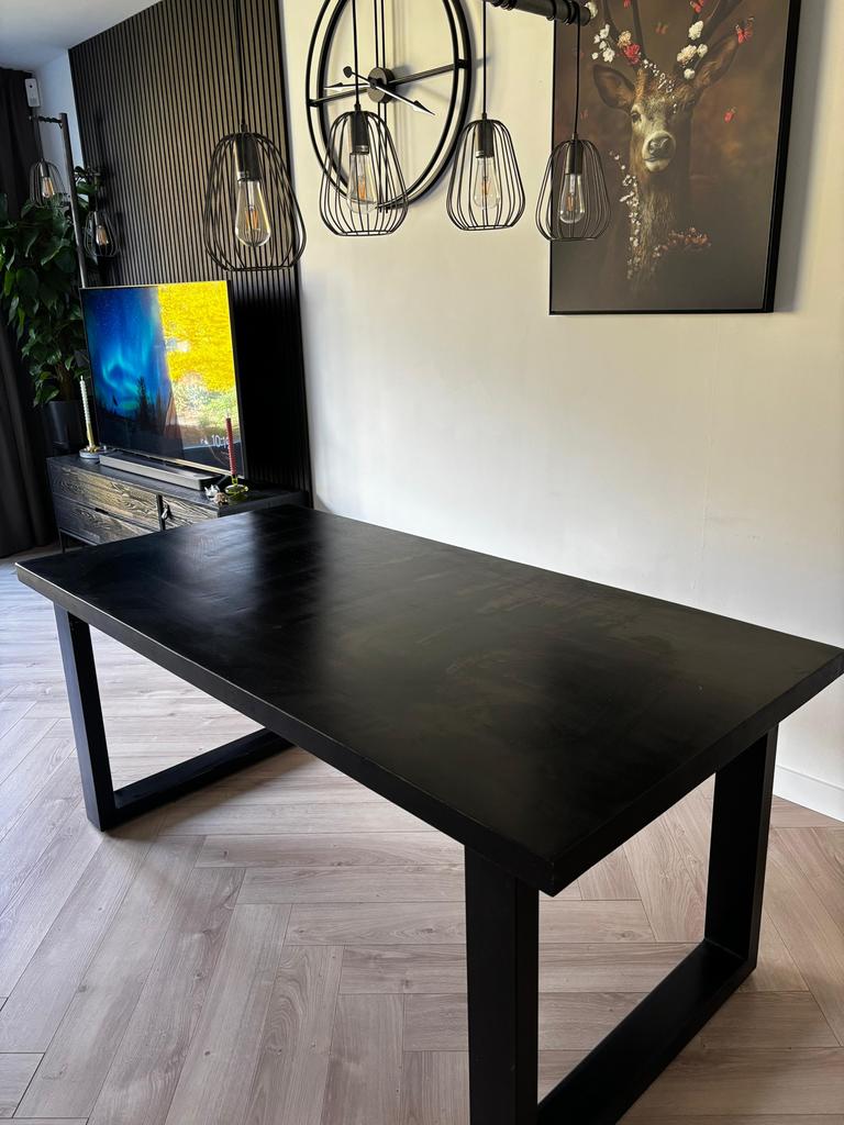 Zwarte eettafel met metalen onderstel, Ophalen, Gebruikt, 50 tot 100 cm, 150 tot 200 cm