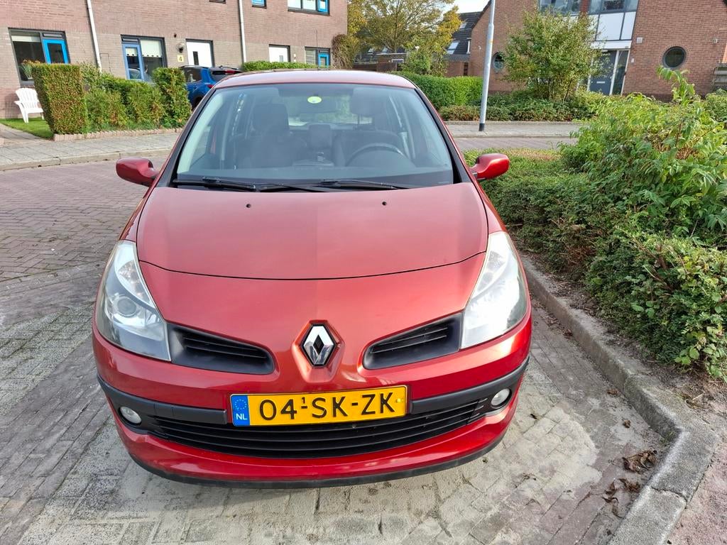 Renault Clio 1.4 16V 72KW 5-DRS E4 2006 Rood, Voorwielaandrijving, Trekhaak, Zwart, 4 cilinders
