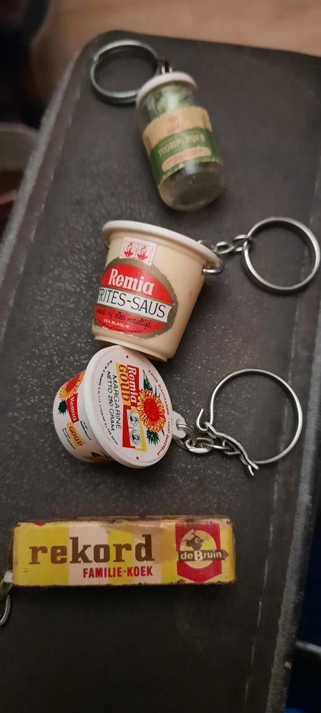 Vintage sleutelhangers: Remia, Rekord, Tromp & Rueb, Ophalen of Verzenden, Gebruikt