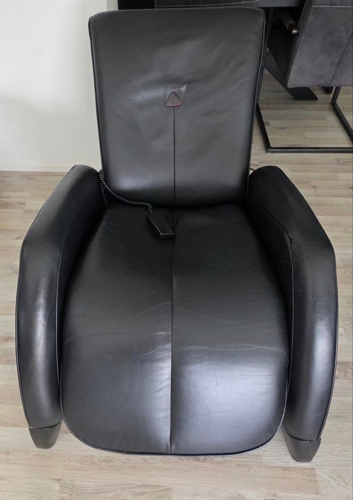 Elektrische leren fauteuil, Ophalen, Gebruikt, 75 tot 100 cm, 50 tot 75 cm