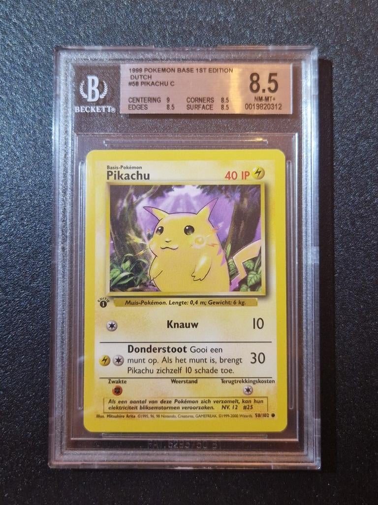 Pikachu Beckett 8.5, Ophalen of Verzenden, Zo goed als nieuw