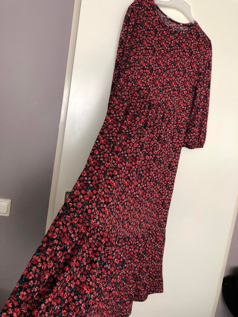 Nieuw Stradivarius Zomerjurk Maat M - Bloemenprint, Maat 38/40 (M), Nieuw, Ophalen of Verzenden, Rood