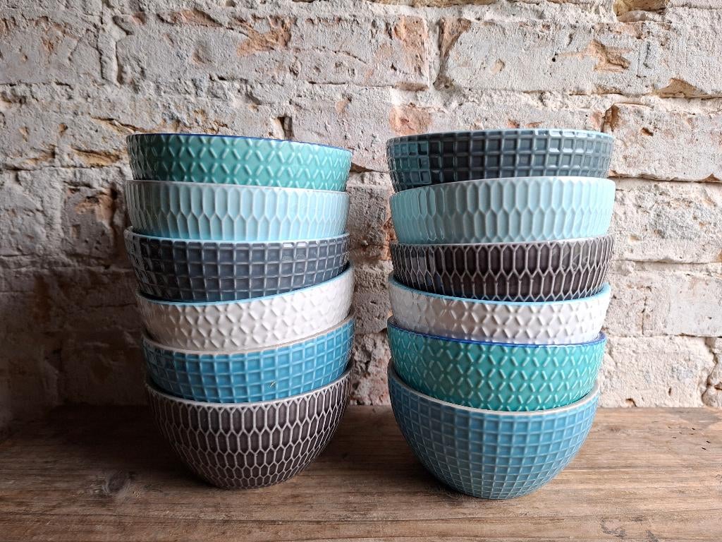 Kleurrijke Inari schaaltjes, Huis en Inrichting, Keuken | Servies, Keramiek, Nieuw, Ophalen of Verzenden, Schaal of Schalen