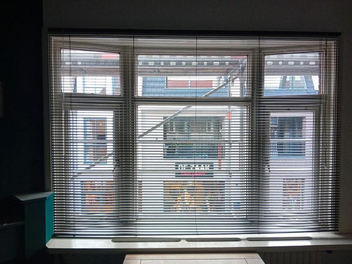 2 zwarte jaloezieën: 220x170cm en 240x170cm, 2.5cm lamellen, Huis en Inrichting, Stoffering | Gordijnen en Lamellen, Gebruikt