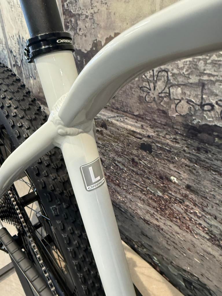 Orbea alma h10 bla roj, Fietsen en Brommers, Fietsen | Mountainbikes en ATB, O, O, O, Zo goed als nieuw