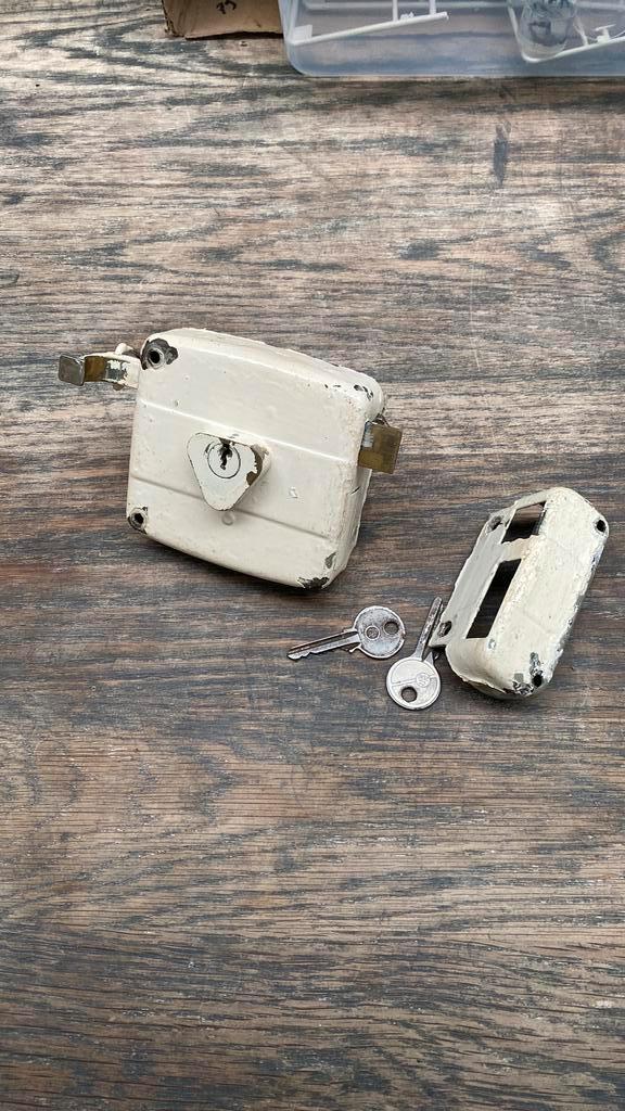 Cisa opdekslot met 2 sleutels, Doe-het-zelf en Verbouw, Hang- en Sluitwerk, Gebruikt, Slot, Ophalen of Verzenden