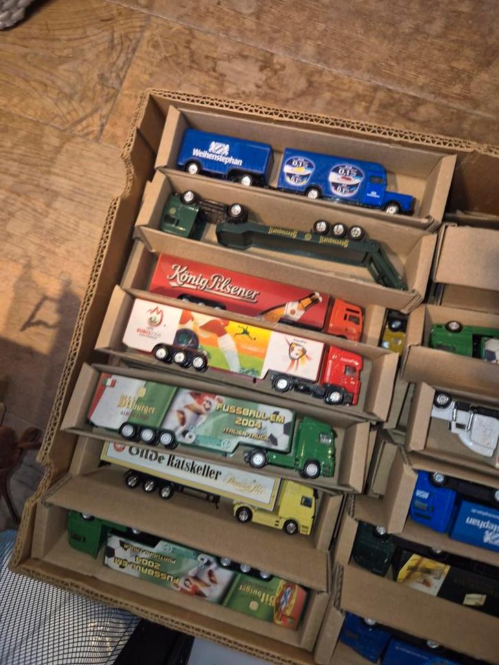 Collectie van 50 st. Miniatuur Vrachtwagens, Diversen, Rommelmarktspullen, Gebruikt, Ophalen of Verzenden