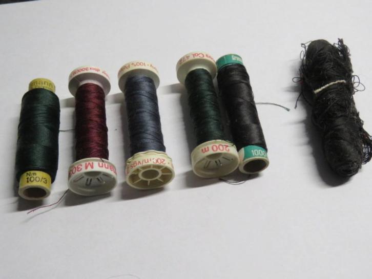 6 klosjes donker kwaliteitsgaren Gütermann Groene Clown, Hobby en Vrije tijd, Naaien en Fournituren, Nieuw, Garen of Naald(en)