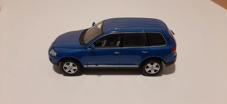 Volkswagen Touareg 5.0 V10 TDI. BLAUW, Hobby en Vrije tijd, Modelauto's | 1:43, Gebruikt, Auto, Overige merken, Ophalen of Verzenden