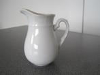 Kleine witte kruik/ melkkan 11 cm. hoog. Thun Czechoslovakia, Antiek en Kunst, Antiek | Servies los, Ophalen of Verzenden