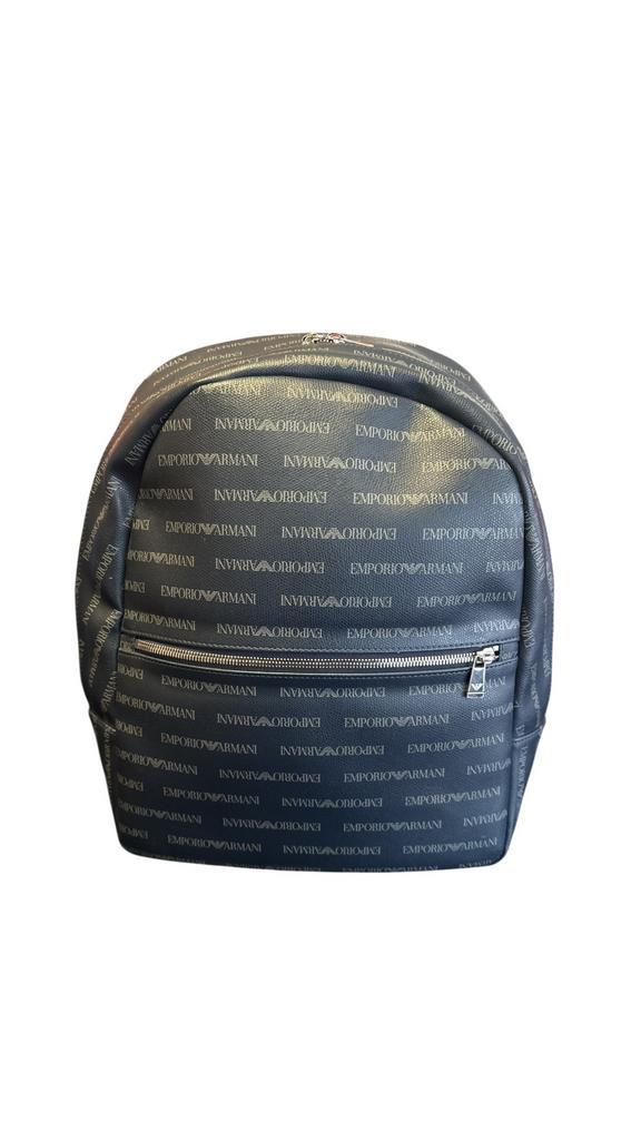 Emporio Armani Monogram Backpack – €149,99, Sieraden, Tassen en Uiterlijk, Toilettassen, Zo goed als nieuw, Heer, Zwart, Ophalen of Verzenden