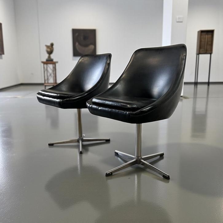 Vintage zwarte kuipstoel / stoel op stervoet, Antiek en Kunst, Curiosa en Brocante, Ophalen