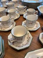 Vintage Servies met Bloemenmotief, Antiek en Kunst, Ophalen of Verzenden