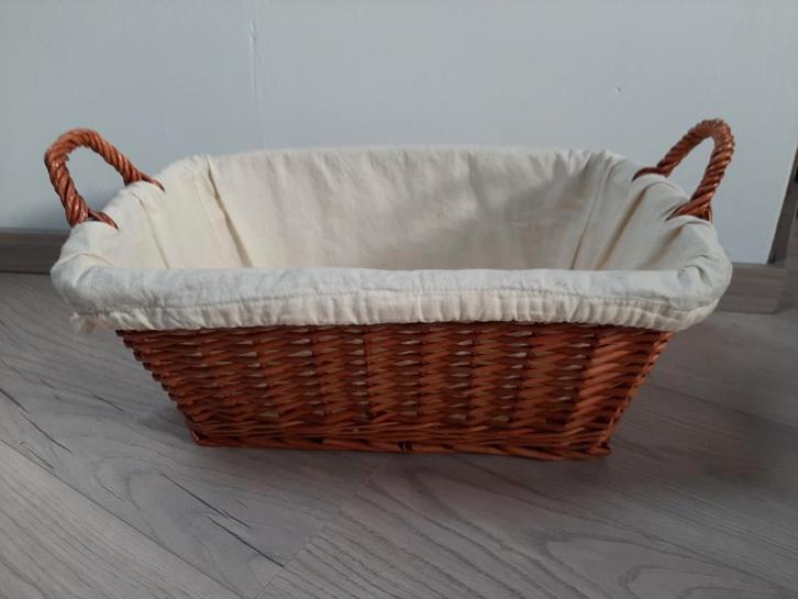 Rieten mand, ongeveer 45 x 30 cm., Huis en Inrichting, Woonaccessoires | Schalen en Manden, Gebruikt, Mand, Rechthoekig, Riet
