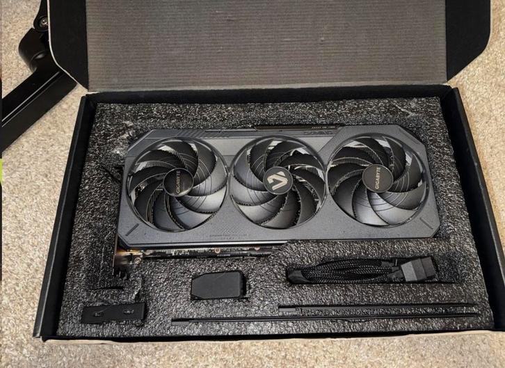 Gigabyte GeForce RTX 5090 Gaming /OC 32GB Graphics Card, Computers en Software, Videokaarten, Zo goed als nieuw, PCI-Express 4.0