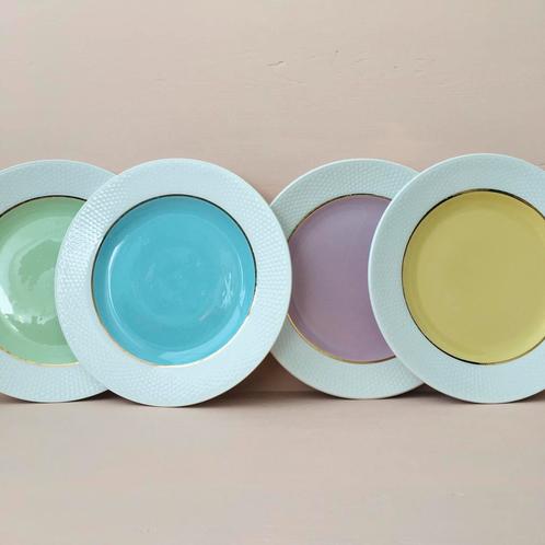 4 Franse vintage platte borden L’amandinoise - pastel, Huis en Inrichting, Keuken | Servies, Gebruikt, Bord(en), Overige stijlen