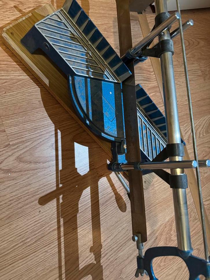 Verstekzaag - Handzaag met verstekbak, Doe-het-zelf en Verbouw, Gereedschap | Handgereedschap, Gebruikt, Ophalen