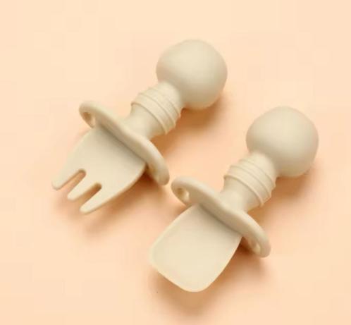 Set van 4 stuks siliconen baby lepel en vork - beige, Kinderen en Baby's, Babyvoeding en Toebehoren, Nieuw, Overige typen, Ophalen of Verzenden