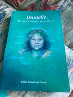 Boek:Daniëlle“Hier heb ik helemaal geen tijd voor”gesigneerd, Ophalen of Verzenden, Zo goed als nieuw