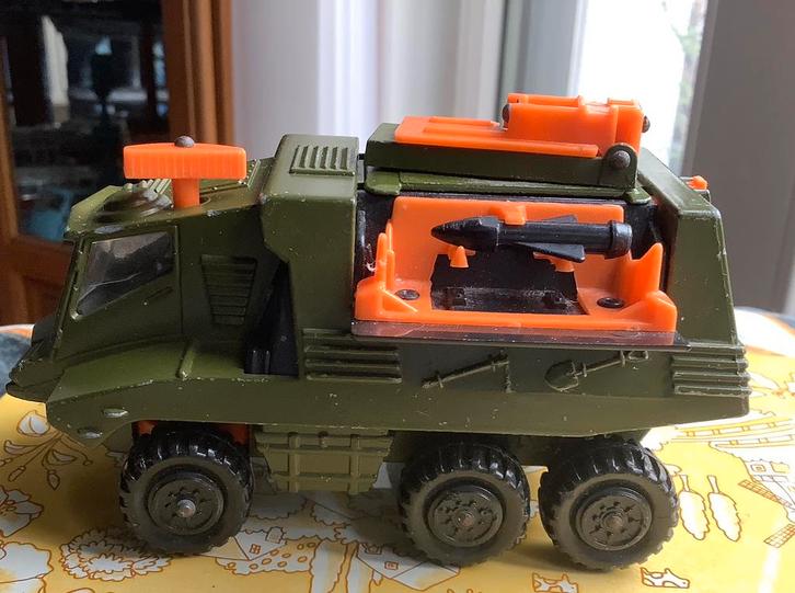 Oude Matchbox Auto MISSLE LAUNCHER K -III met raketten 1975, Hobby en Vrije tijd, Modelauto's | Overige schalen, Zo goed als nieuw