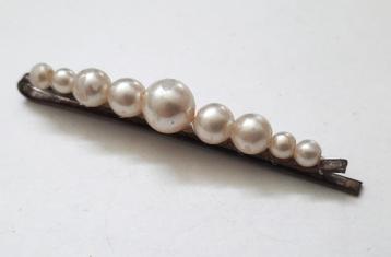 Vintage haarclip met 9 pareltjes  beschikbaar voor biedingen