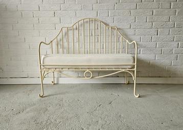 Kinder Bankje van metaal brocante beschikbaar voor biedingen