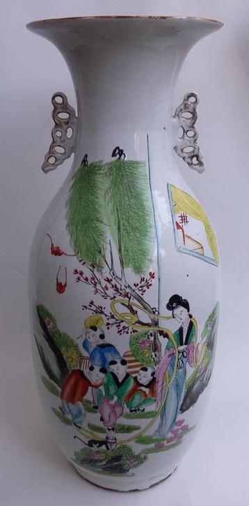 Om 1900 - 1925 Grote Baluster Chinese Vaas Famille Rose  beschikbaar voor biedingen