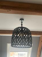 Zwarte hanglamp met kralen en bamboe, Huis en Inrichting, Lampen | Hanglampen, Ophalen of Verzenden, Zo goed als nieuw, Hout, Minder dan 50 cm