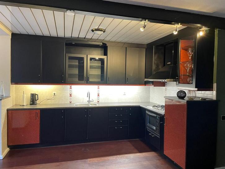 L Keuken met Apparatuur, Huis en Inrichting, Keuken | Complete keukens, Gebruikt, Hoekkeuken, Zwart, Kunststof, Ophalen