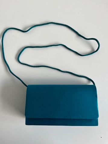 Blauw Avondtasje beschikbaar voor biedingen