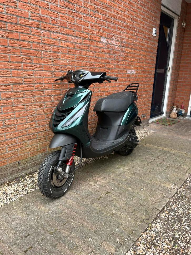 Piaggio zip 70cc, Fietsen en Brommers, Scooters | Piaggio, Zo goed als nieuw, Zip, Benzine, Ophalen of Verzenden
