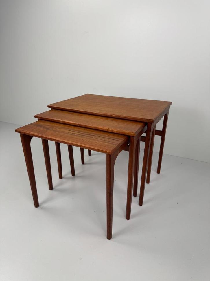 Danish Teak Nesting Table Set – Mid-Century Elegance, Huis en Inrichting, Tafels | Bijzettafels, Zo goed als nieuw, Rechthoekig