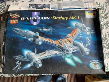 BABYLON 5 Starfury MK 1 Model Kit Revell + Collector's Pin beschikbaar voor biedingen