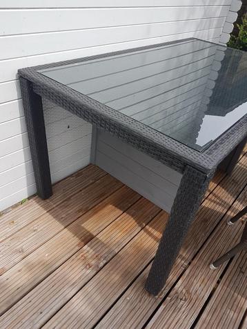 In Hindeloopen op te halen!!!!! Tuintafel Set beschikbaar voor biedingen