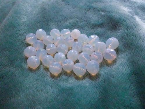 Melkwitte gefaceteerde Opalite kralen, Hobby en Vrije tijd, Kralen en Sieraden maken, Gebruikt, Kraal, Verzenden